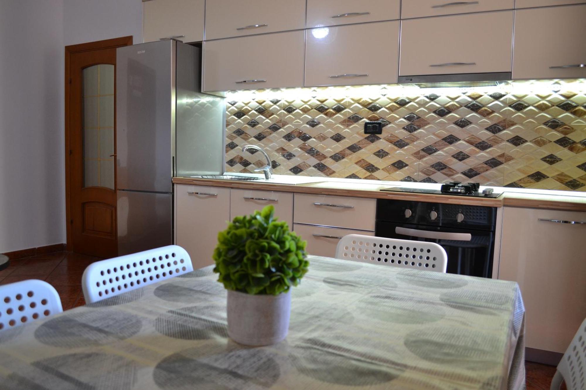 Central 5 Bedrooms Apartment Partial Seaview Vlore Exterior photo