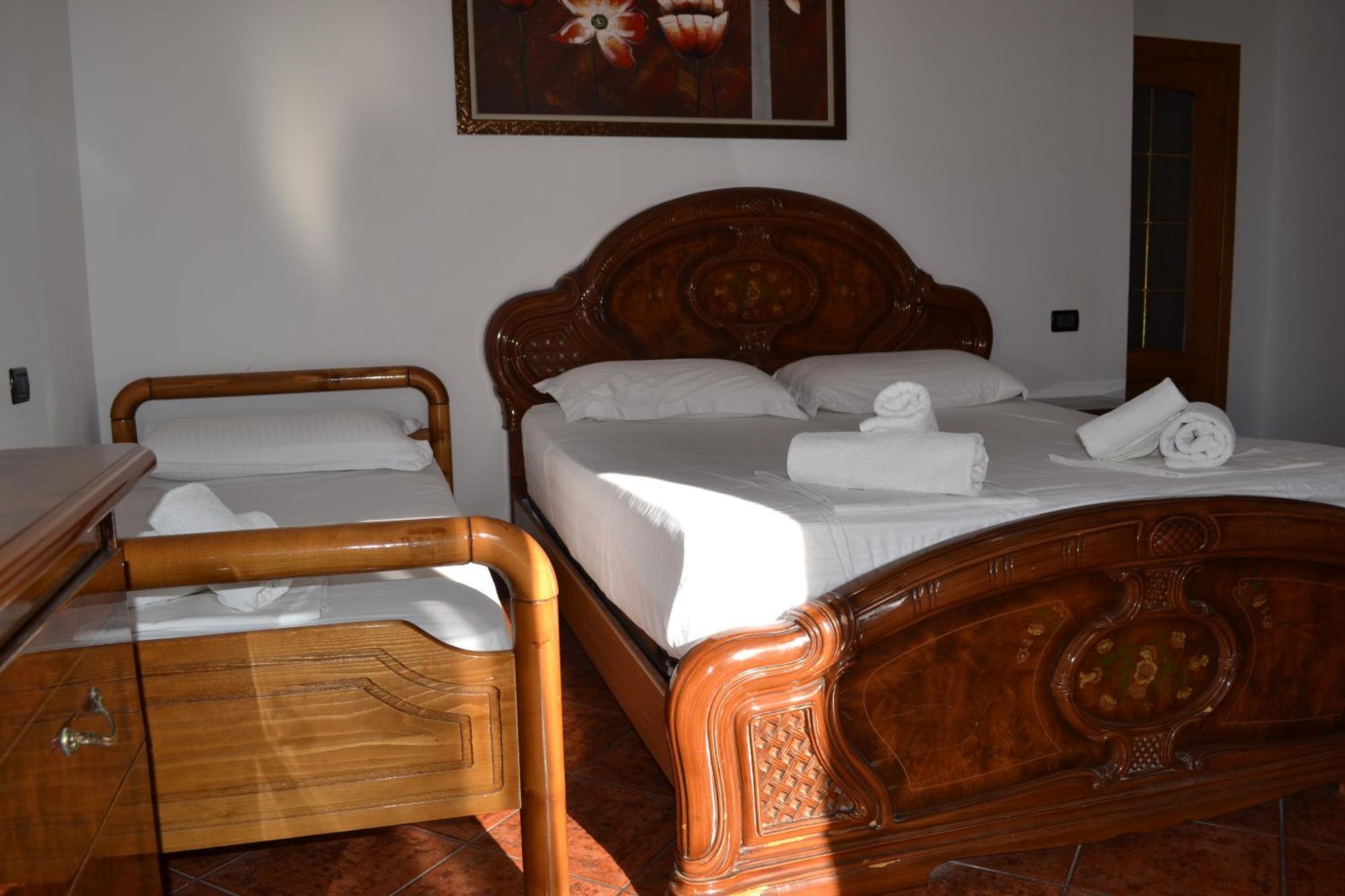 Central 5 Bedrooms Apartment Partial Seaview Vlore Exterior photo