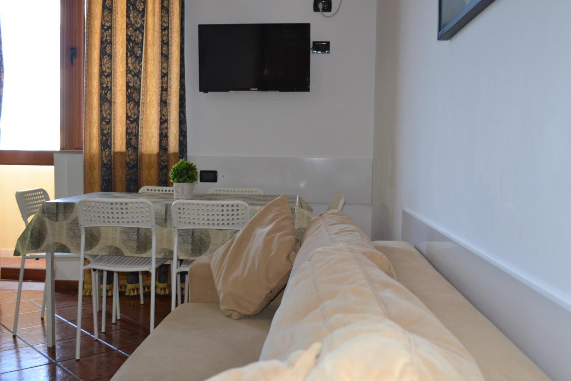 Central 5 Bedrooms Apartment Partial Seaview Vlore Exterior photo