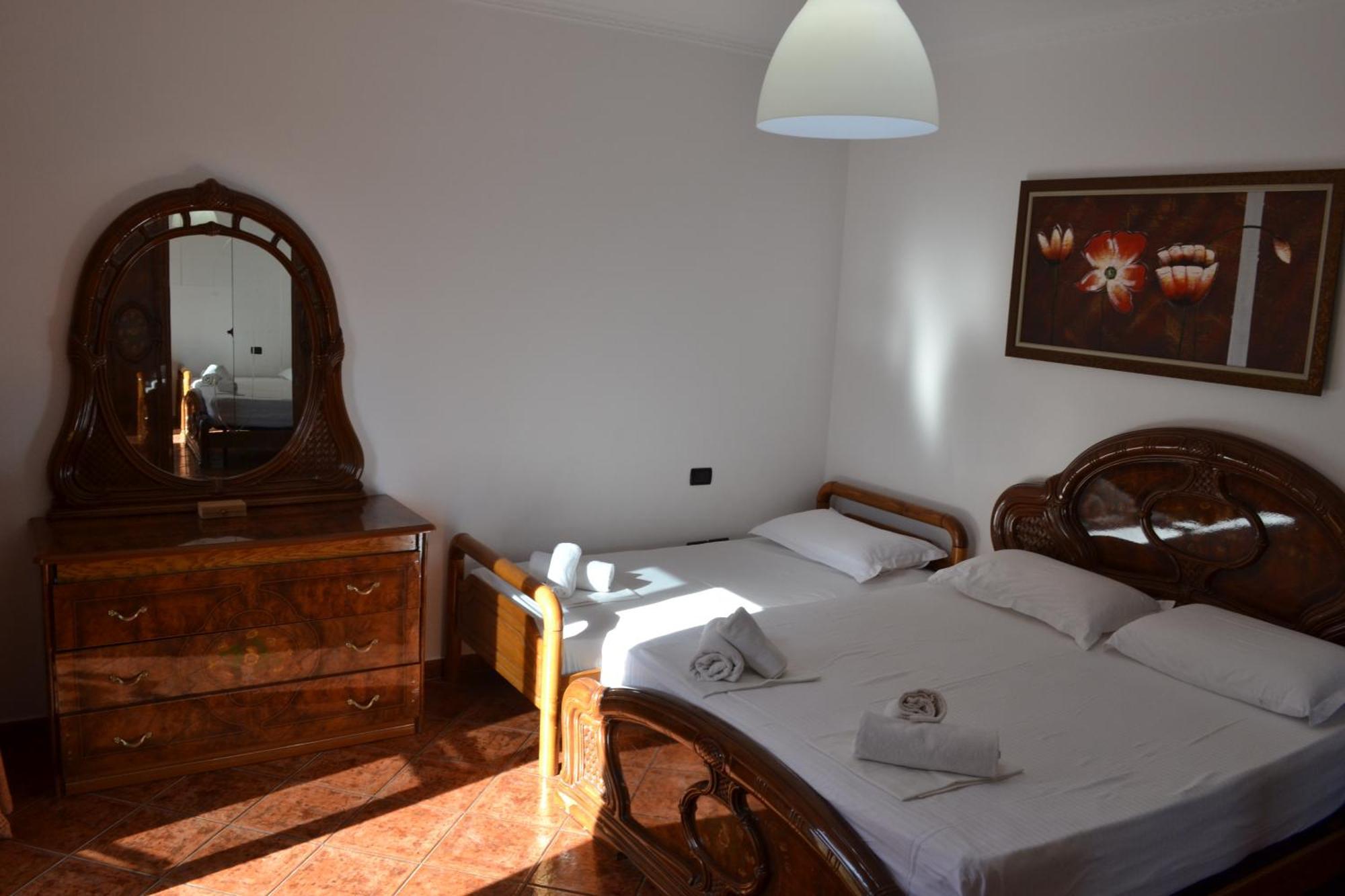 Central 5 Bedrooms Apartment Partial Seaview Vlore Exterior photo