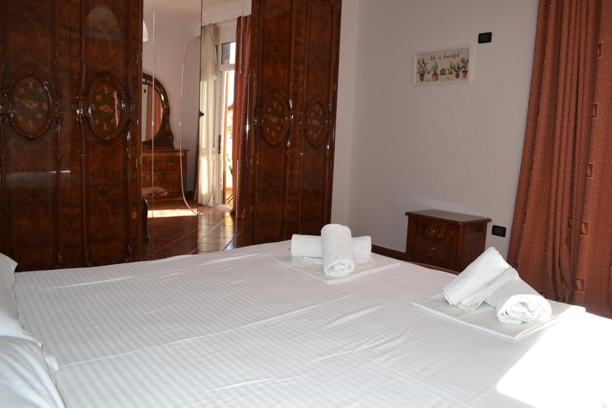 Central 5 Bedrooms Apartment Partial Seaview Vlore Exterior photo