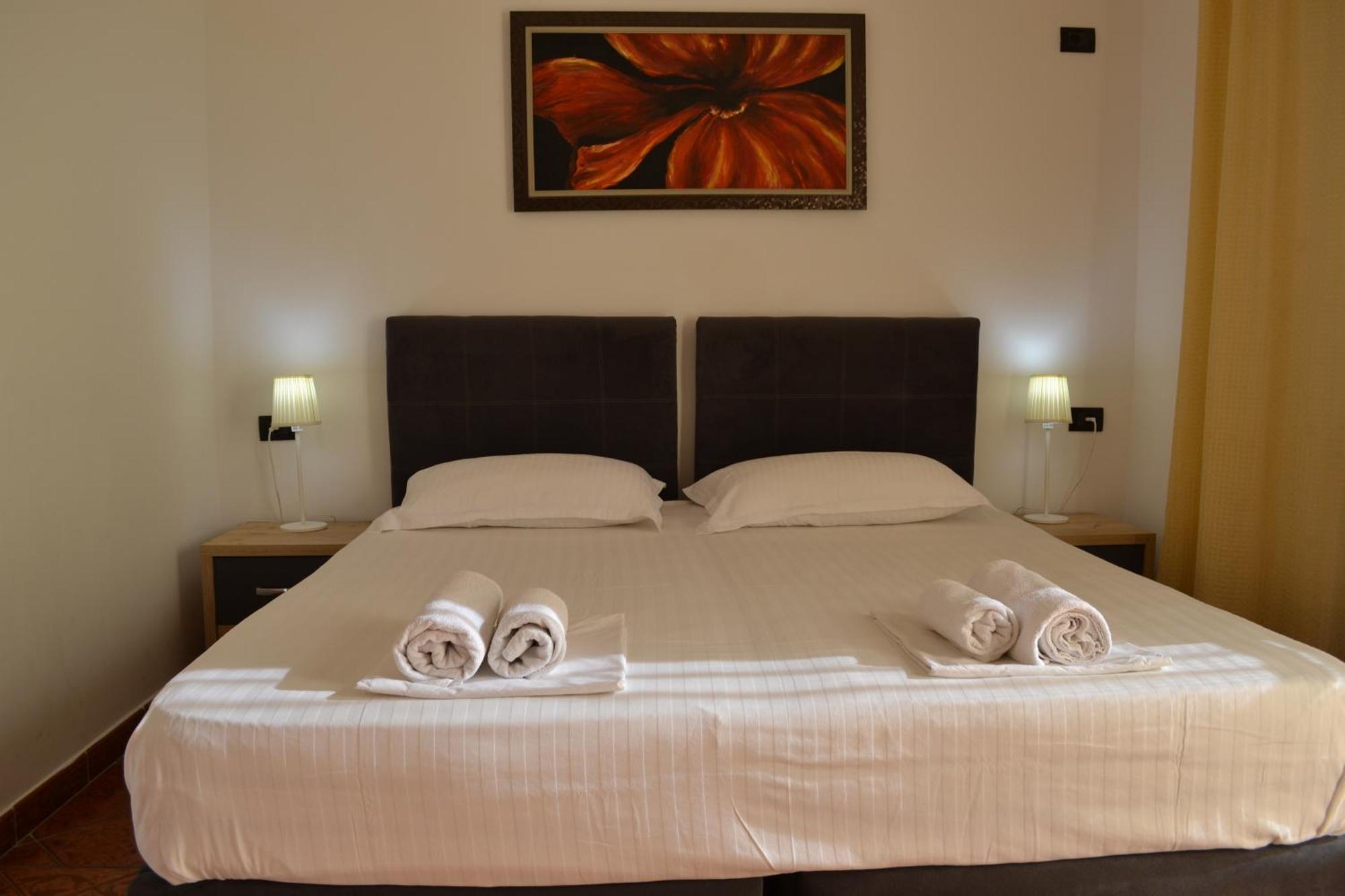 Central 5 Bedrooms Apartment Partial Seaview Vlore Exterior photo