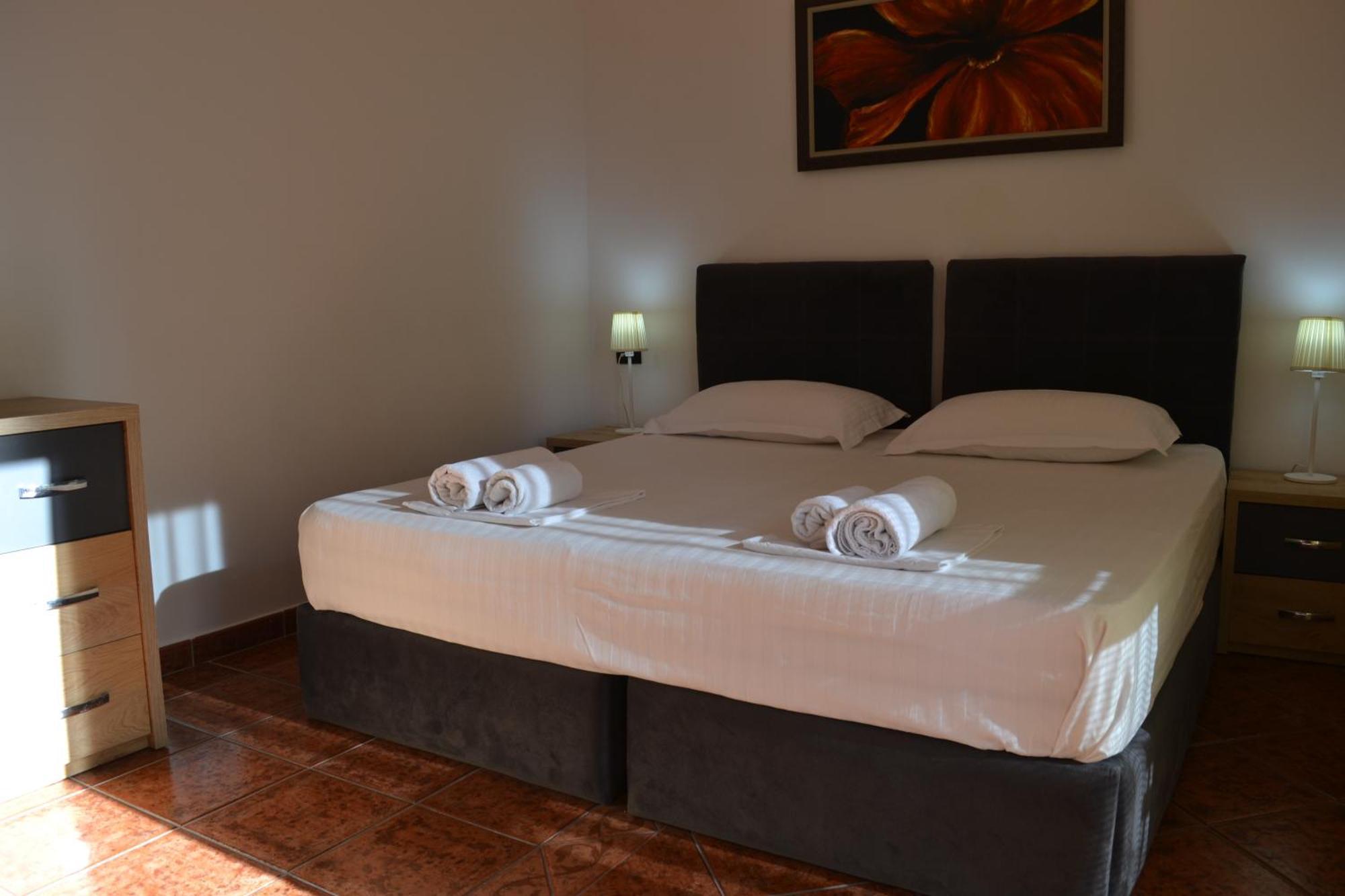 Central 5 Bedrooms Apartment Partial Seaview Vlore Exterior photo