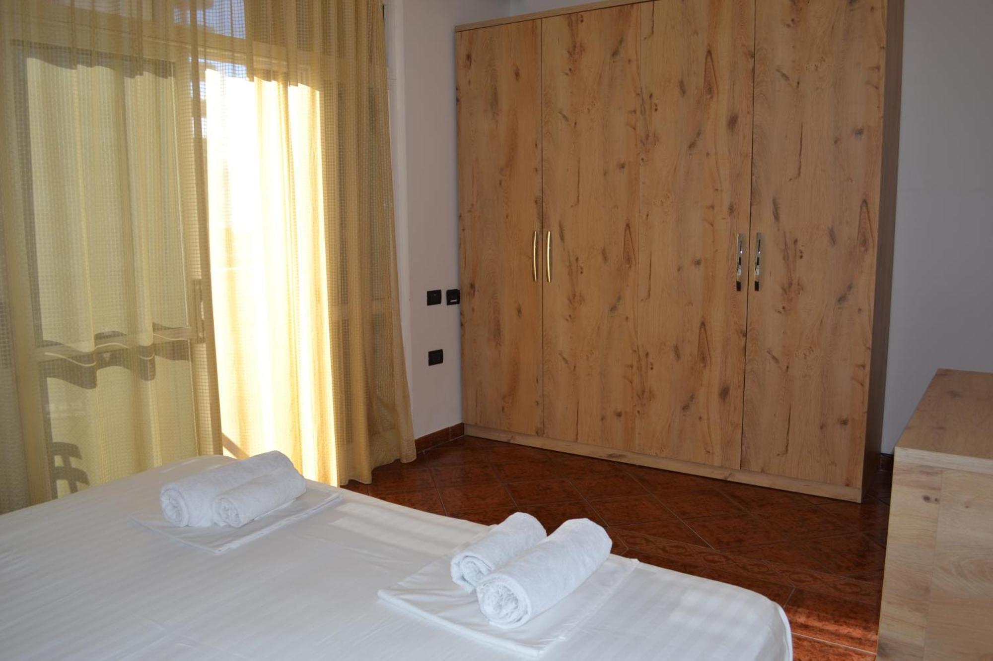 Central 5 Bedrooms Apartment Partial Seaview Vlore Exterior photo